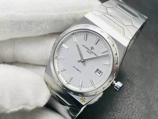 V9 Factory2024 Highly Recommended The highest version on the market The latest style is retro and fashionable】Favoured by many celebrities - Vacheron Constantin has re-launched the iconic luxury sports watch in the historical masterpiece series to commemorate the 222nd anniversary of the brand.1⃣️Case: size 37MM, thickness 8MM!2⃣️The barrel shape adopts a three-part structure so that the overall structure does not appear small. The grooved large gear bezel and the Maltese cross logo at 5 o'clock show its noble atmosphere!3⃣️Dial: Gold. Rose gold. Brushed silver and brushed gray with metal brushed bar hour markers and bar hands with luminous coating, retaining the most classic two-hand!4⃣️Movement: 9015 modified Vacheron Constantin's self-produced 2455/2 movement. All parts from the splint to the steel wheel are finely decorated, and the automatic oscillator is plated with 22k gold and engraved with the font 2225⃣️Strap: The integrated hexagonal central link makes the whole watch more angular, while retaining the timeless and elegant beautyV9 Factory's masterpiece is welcome to appreciate it