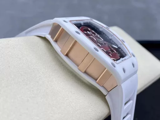YS Richard Miller RM52-01 white ceramic limited edition real tourbillon reinterprets the essence of the RICHARD MILLE skull, breaking through the bugs of multiple versions, so that the majority of iron fans can have a super high replica with correct size, real movement and in-depth details. Reasons to buy:Size is similar: official length, width and thickness: 504316mm, YS factory length, width and thickness: 49.844.316.4mm;Real bearing: The ruby ​​in the skull's mouth is the real bearing of the tourbillon, not decoration. The gem corresponds to the tourbillon center axis wrapped by the upper and lower jaws, as if swallowing an energy ball, so that the sci-fi artistic conception that the original wants to express can be reflected;Details are in place: The inner wall on the left side of the case inner cover is printed with the RM052 steel stamp like the original, and the size and depth of the right eye gear are close to the original , the center gemstone on the forehead is ruddy and translucent, frosted clasp, imported Thai raw rubber strap;Movement alignment: Thanks to the consistent size of the tourbillon and the original one, from the back of the skull, you can clearly see the operation of the tourbillon with the gemstone coaxial. From the front, the black balance wheel is just blocked by the skull's jaw, leaving only the escape wheel to move under the skull;Inside and outside: The movement is a real tourbillon movement customized by Shanghai Movement Factory. Each watch is QE-edged by a high-intensity simulator, and it is also waterproof.YS Factory——Use the core more carefully!