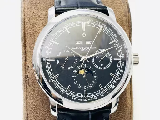 The highest version on the market, Vacheron Constantin Historical Masterpiece Series 3100V/000R_B422 Perpetual Calendar Multi-Function Watch!1⃣️Equipped with the same movement as the original, the balance wheel is exactly the same as the original, and all functions can be used normally.2⃣️Improved the curvature of the four corners of the case, the dial color curvature is more consistent, the 12 scales are polished more delicately, and the overall look is closer to the counter!3⃣️Paired with Italian cowhide to make the wrist more comfortable!TWS Factory boutique replica, please appreciate your appreciation