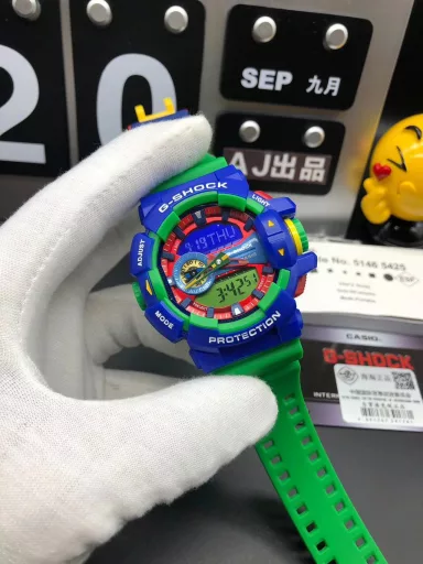 GA-400 hand-raise light Casio G-SHOCK--classic shockproof dial design👍In stock and shipped immediately, 45-degree automatic hand-raise light function with strong visual impact🙈LCD liquid crystal display💡Stopwatch speed function accurate to 1/1000 second⌛Shockproof📣Anti-magnetic💥200 meters waterproof🏊48 city time📲Countdown⏳Alarm clock⏰Fully automatic calendar and other powerful functions