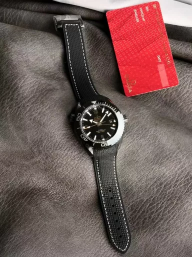 VS Limited Edition: Omega Seamaster 215.92.46.22.01.001 (“Deep Black”), ceramic case, ceramic, unidirectional rotating bezel, black dial with luminescent hour markers and hands, automatic 8906, 45.5 mm.