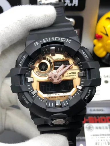 Hot selling GA-710 hand-raise light Casio G-SHOCK--classic shockproof dial design👍In stock and shipped immediately, 45-degree automatic hand-raise light function with strong visual impact🙈LCD liquid crystal display💡Stopwatch speed function accurate to 1/1000 second⌛Shockproof📣Anti-magnetic💥200 meters waterproof🏊48 city time📲Countdown⏳Alarm clock⏰Fully automatic calendar and other powerful functions