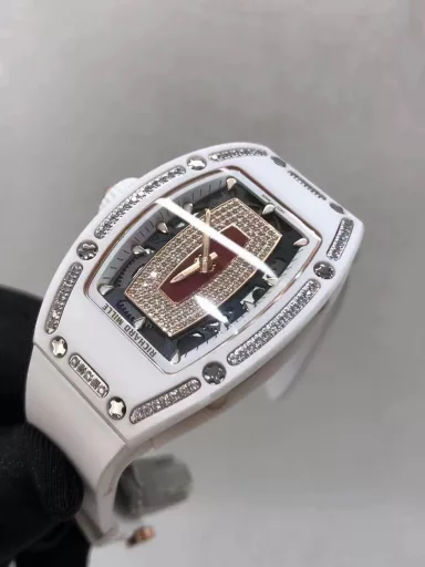 BBA Richard Miller RM0071⃣️Case: Uses the same ZTA white/black ceramic case as the original.2⃣️Movement: Exclusively customized movement to restore the original3⃣️Watch diameter: 1:1 restore the original 45.66x31.40mm, thickness is 11.85MM4⃣️Watch mirror material: Sapphire crystal mirror double anti-glare effect.5⃣️Watch strap material: Imported fluororubber watch strap, corrosion-resistant, comfortable and durable6⃣️Watch buckle: The latest titanium metal material7⃣️Diamond setting process: Breaking the traditional machine setting process, pure hand-made setting 8⃣️Electroplating process: PVD electroplating platinum