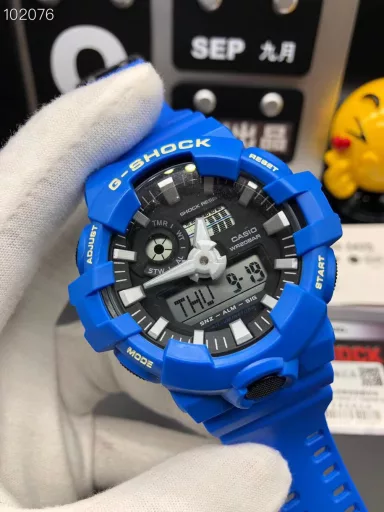 Hot selling GA-710 hand-raise light Casio G-SHOCK--classic shockproof dial design👍In stock and shipped immediately, 45-degree automatic hand-raise light function with strong visual impact🙈LCD liquid crystal display💡Stopwatch speed function accurate to 1/1000 second⌛Shockproof📣Anti-magnetic💥200 meters waterproof🏊48 city time📲Countdown⏳Alarm clock⏰Fully automatic calendar and other powerful functions📆