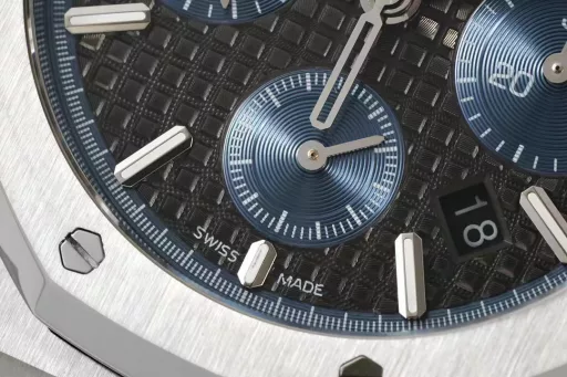 IPF new product is coming - Audemars Piguet 26331OR Royal Oak Multi-function Chronograph Mechanical Watch 41MM!Features: The case structure is consistent with the original authentic product, and the assembly method is consistent with the original, making the thickness thinner than before!The screw-in crown and the push-in chronograph button are consistent with the original, so it will not be fake at first glance! (Different from the market chronograph and reset buttons, which can only be pressed after the knob)1⃣️[Movement] 7750 modified original movement 6-digit small seconds The function is consistent with the original!2⃣️[Watch mirror] The mirror surface is the same as the original one. The sapphire glass mirror surface is placed at the same angle as the original, maintaining the same transparent brightness and consistent anti-glare effect!3⃣️[Case] ​​The case is made of stainless steel, using the original data to open the mold, top-level polishing, whether it is the texture or the texture, it is close to the original. After brushing and partial polishing, it flickers and shows a unique temperament of exquisiteness and toughness!4⃣️【Head grain】The most user-friendly loose head grain buffer ensures a better fit on the wrist and more comfortable to wear.5⃣️【Dial】Restores the exquisiteness of the authentic dial, the three-dimensional and neat 