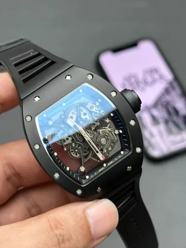 BBR RM0551⃣️Case: The white ceramic case is the same as the original. The chamfer details of the case are reduced to be exactly the same as the original, the bottom cover is reduced to see the light, and only the glass sees the light. The details are also one of the most correct versions at present! Upgrade a few details and it looks more like the original.2⃣️Movement: Redevelop the original RMUL2 integrated movement, and the balance wheel of the double barrel movement is clearly visible and moves. Say goodbye to the fake splint movement at first glance!3⃣️Watch diameter: The size is the same as the original 49.90X42.70 mm, and the thickness is 13.5MM4⃣️Watch mirror material: sapphire crystal mirror double anti-glare effect.5⃣️Watch strap material: natural rubber watch strap!6⃣️Watch buckle: original latest version folding buckleRichard Mille not only has exquisite watchmaking craftsmanship and is loyal to the spirit of traditional watches, but also advocates breaking through existing rules and regulations, exploring new heights of watchmaking craftsmanship, and integrating new elements of the new century into traditional craftsmanship. Comfortable, shock-resistant, durable, accurate and lightweight watches have become a 