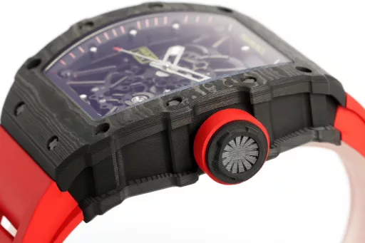 ZF.Factory once again amazed the watch industry and officially opened a new milestone for RM35-02!1) Case: The watch is made of high-tech TPT [quartz fiber] material, with a size of 49.94*44.5MM and a thickness of no more than 45μm. The silica fiber layer is interwoven with special resin fibers through a special automated control system. The fibers between the layers are interwoven at a 45-degree angle. After being heated to 120 degrees Celsius in a three-stage high-temperature flame furnace, they are sent to ProArt for processing and molding. Natural quartz fiber is white, light in texture, and has super impact resistance, non-allergic and UV resistance.2) Movement: Equipped with the newly developed Calibre RMAL1 integrated movement, the movement base and bridge are made of grade 5 titanium alloy sandblasting process, and are treated with PVD/Titaly to ensure maximum rigidity and smooth surface. The unique variable geometry balance wheel can speed up or slow down the winding by adjusting the position of six different wings. The inertial balance wheel oscillates at a frequency of 28800VPH and is equipped with a double barrel system to ensure greater and more stable torque. It also provides a 55-hour power reserve.More importantly, the newly released RMAL1 integrated movement of ZF is the only one in the market that uses real white gemstones on the upper and lower parts of the balance wheel on an integrated base. It is genuine and affordable! This is also the biggest difference from the patch gemstones on the market (other manufacturers)! This is a huge leap forward in ZF's research and development!