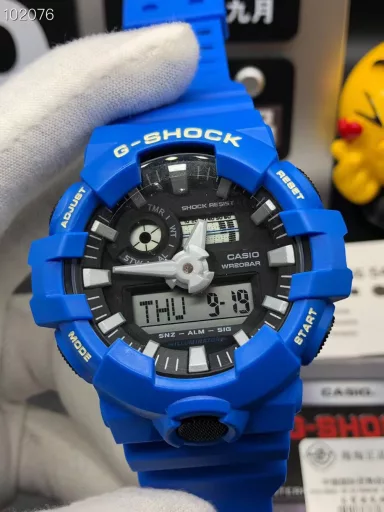 Hot selling GA-710 hand-raise light Casio G-SHOCK--classic shockproof dial design👍In stock and shipped immediately, 45-degree automatic hand-raise light function with strong visual impact🙈LCD liquid crystal display💡Stopwatch speed function accurate to 1/1000 second⌛Shockproof📣Anti-magnetic💥200 meters waterproof🏊48 city time📲Countdown⏳Alarm clock⏰Fully automatic calendar and other powerful functions📆