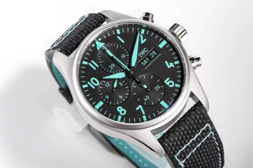 IWC✖️AMG engineers join forces to create a cool lookIWC IW388108 pilot watchThe watch uses sandblasting matte technology to create a titanium effect, mature workmanship, clear lines and three-dimensional sense, harmonious color matching, and is very versatile.Compared with the previous pilot, the size of the new timepiece has been reduced to 41, which is more in line with the golden size of modern men's watchesThe dial design continues the classic cockpit instrument panel style of the pilot. The color matching of Petronas green makes the watch look brand new and coolThe new transparent bottom design uses the 7750 modified self-produced 69385 automatic winding mechanical movement, which can provide 46 hours of power reserve for the watch after full windingThe double-layer light blue anti-dizziness coating can read the time more clearly, continuing the classic appearance of the previous work, Petronas green has also become a hot topic this year. It is definitely the watch with the most IWC temperamentOriginal mold opening at any cost, matched with the counter's exclusive research and development of quick-release fluororubber strap/quick-release braided beltTW ingenuity masterpiece, welcome to taste!