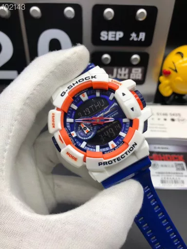 GA-400 hand-raise light Casio G-SHOCK--classic shockproof dial design👍In stock and shipped immediately, 45-degree automatic hand-raise light function with strong visual impact🙈LCD liquid crystal display💡Stopwatch speed function accurate to 1/1000 second⌛Shockproof📣Anti-magnetic💥200 meters waterproof🏊48 city time📲Countdown⏳Alarm clock⏰Fully automatic calendar and other powerful functions