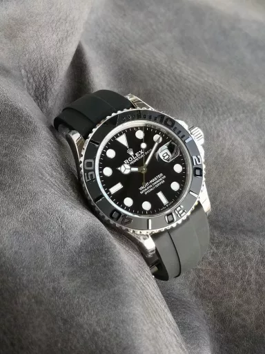 VS limited edition recommendation, Rolex Yacht-Master series m226659-0002 watch, stainless steel case with natural rubber strap, bidirectional rotating 60-minute scale outer ring with matte black Cerachrom ceramic bezel, polished three-dimensional numbers and scales, black lacquer, 18ct white gold hour markers, easy-to-read Chromalight luminous (long-lasting blue light), 18ct white gold hands, easy-to-read Chromalight luminous (long-lasting blue light), 3235 automatic machinery, 42 mm.