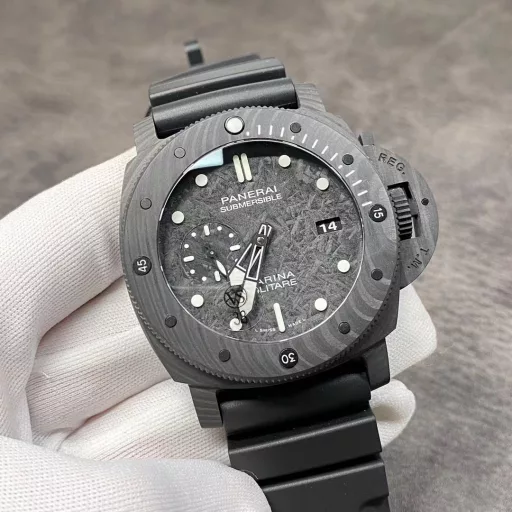 VS Panerai 2019 Geneva Panerai: PAM979 new carbon fiber dial, 47mm*16mm oversized dial, equipped with a fully automatic mechanical movement with a power reserve of 72 hours, is the representative of the entire industry!