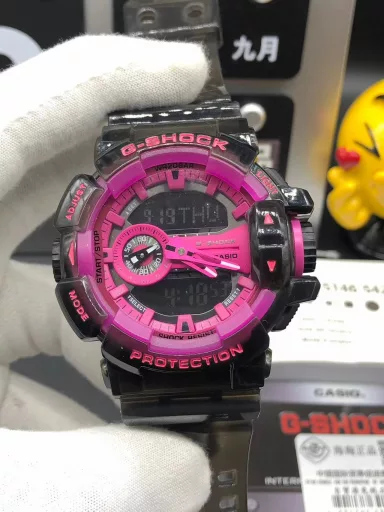 GA-400 hand-raise light Casio G-SHOCK--classic shockproof dial design👍In stock and shipped immediately, 45-degree automatic hand-raise light function with strong visual impact🙈LCD liquid crystal display💡Stopwatch speed function accurate to 1/1000 second⌛Shockproof📣Anti-magnetic💥200 meters waterproof🏊48 city time📲Countdown⏳Alarm clock⏰Fully automatic calendar and other powerful functions