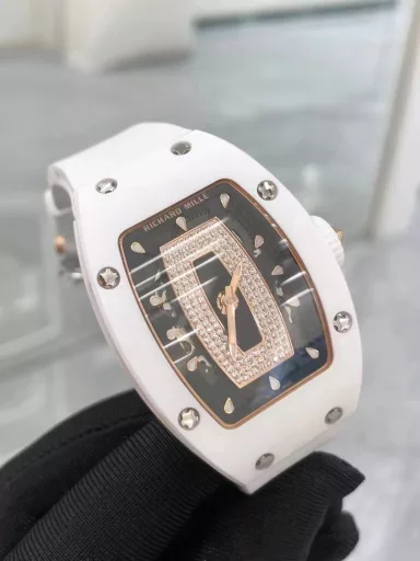 BBA Richard Miller RM0071⃣️Case: Uses the same ZTA white/black ceramic case as the original.2⃣️Movement: Exclusively customized movement to restore the original3⃣️Watch diameter: 1:1 restore the original 45.66x31.40mm, thickness is 11.85MM4⃣️Watch mirror material: Sapphire crystal mirror double anti-glare effect.5⃣️Watch strap material: Imported fluororubber watch strap, corrosion-resistant, comfortable and durable6⃣️Watch buckle: The latest titanium metal material7⃣️Diamond setting process: Breaking the traditional machine setting process, pure hand-made setting 8⃣️Electroplating process: PVD electroplating platinum