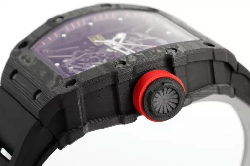 ZF.Factory once again amazed the watch industry and officially opened a new milestone for RM35-02!1) Case: The watch is made of high-tech TPT [quartz fiber] material, with a size of 49.94*44.5MM and a thickness of no more than 45μm. The silica fiber layer is interwoven with special resin fibers through a special automated control system. The fibers between the layers are interwoven at a 45-degree angle. After being heated to 120 degrees Celsius in a three-stage high-temperature flame furnace, they are sent to ProArt for processing and molding. Natural quartz fiber is white, light in texture, and has super impact resistance, non-allergic and UV resistance.2) Movement: Equipped with the newly developed Calibre RMAL1 integrated movement, the movement base and bridge are made of grade 5 titanium alloy sandblasting process, and are treated with PVD/Titaly to ensure maximum rigidity and smooth surface. The unique variable geometry balance wheel can speed up or slow down the winding by adjusting the position of six different wings. The inertial balance wheel oscillates at a frequency of 28800VPH and is equipped with a double barrel system to ensure greater and more stable torque. It also provides a 55-hour power reserve.More importantly, the newly released RMAL1 integrated movement of ZF is the only one in the market that uses real white gemstones on the upper and lower parts of the balance wheel on an integrated base. It is genuine and affordable! This is also the biggest difference from the patch gemstones on the market (other manufacturers)! This is a huge leap forward in ZF's research and development!