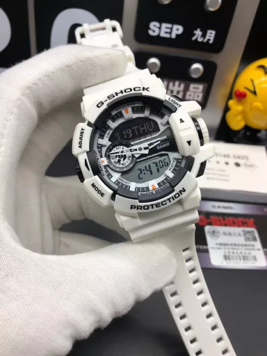 GA-400 hand-raise light Casio G-SHOCK--classic shockproof dial design👍In stock and shipped immediately, 45-degree automatic hand-raise light function with strong visual impact🙈LCD liquid crystal display💡Stopwatch speed function accurate to 1/1000 second⌛Shockproof📣Anti-magnetic💥200 meters waterproof🏊48 city time📲Countdown⏳Alarm clock⏰Fully automatic calendar and other powerful functions