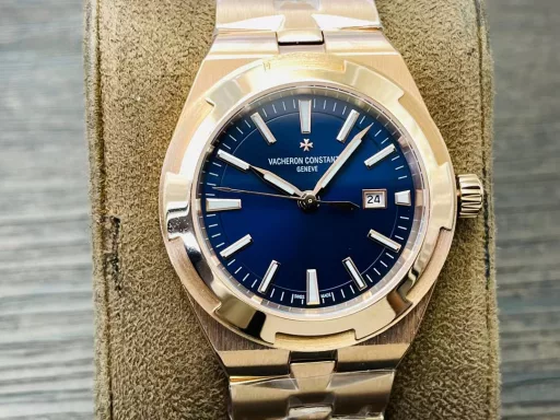Vacheron Constantin's new Overseas automatic watch for women!1⃣️The new watch has a diameter of 35 mm, which is the same size as the original!2⃣️Equipped with the 9015 modified 1088/1 automatic winding movement, it highlights the slim and light sports style, like a delicate bracelet lingering around the wrist.3⃣️The watch is equipped with an integrated bracelet, which is composed of thin Maltese cross-shaped links, fitting the wrist like a second layer of skin.4⃣️Through the transparent case back, you can appreciate the rich decorative details that have been carefully carved.5⃣️Through the transparent case back, you can appreciate the rich decorative details that have been carefully carved. The bridge on one side of the case back is decorated with exquisite Geneva ripples. The iconic gold rotor of this series is decorated with a wind rose compass pattern, which symbolizes the spirit of never-ending travel and exploration with its graceful and endless dance.VC Factory's masterpiece is welcome to all goddesses! You deserve it!