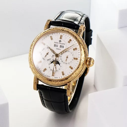 [Iron strokes and silver hooks, vigorous and powerful] High-value new products, simple. Retro. Exquisite craftsmanship!The best collection of the year - Patek Philippe Classic Super Complex Multifunctional Perpetual Calendar Function Watch. The team spent more than two years to carefully design, regardless of cost, dare to be the first, strive for perfection, overcome many difficulties, break through multiple technical bottlenecks, the movement model is CH 29-535 upgraded version, stable quality! [Strap] Classic Italian calfskin strap, clear texture, good texture. Paired with the top Patek Philippe lantern buckle on the market, universal original without pressure.The elegant Calatrava carved case is very individual, and the 42mm diameter is suitable for the size of the average male wrist, consistent with the counter, very business and casual.