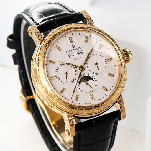 [Iron strokes and silver hooks, vigorous and powerful] High-value new products, simple. Retro. Exquisite craftsmanship!The best collection of the year - Patek Philippe Classic Super Complex Multifunctional Perpetual Calendar Function Watch. The team spent more than two years to carefully design, regardless of cost, dare to be the first, strive for perfection, overcome many difficulties, break through multiple technical bottlenecks, the movement model is CH 29-535 upgraded version, stable quality! [Strap] Classic Italian calfskin strap, clear texture, good texture. Paired with the top Patek Philippe lantern buckle on the market, universal original without pressure.The elegant Calatrava carved case is very individual, and the 42mm diameter is suitable for the size of the average male wrist, consistent with the counter, very business and casual.