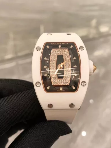 BBA Richard Miller RM0071⃣️Case: Uses the same ZTA white/black ceramic case as the original.2⃣️Movement: Exclusively customized movement to restore the original3⃣️Watch diameter: 1:1 restore the original 45.66x31.40mm, thickness is 11.85MM4⃣️Watch mirror material: Sapphire crystal mirror double anti-glare effect.5⃣️Watch strap material: Imported fluororubber watch strap, corrosion-resistant, comfortable and durable6⃣️Watch buckle: The latest titanium metal material7⃣️Diamond setting process: Breaking the traditional machine setting process, pure hand-made setting 8⃣️Electroplating process: PVD electroplating platinum