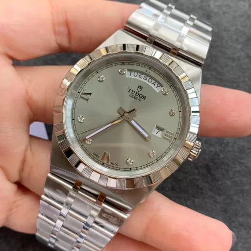 V7 41mm