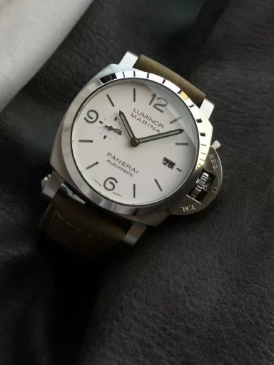 VS Limited Edition Recommendation: Panerai Lumino Series PAM01314 Watch, stainless steel case with Scamosciato-type light brown calfskin strap, white dial with Arabic numerals and luminous dot hour markers. Date display at 3 o'clock, small seconds at 9 o'clock. Equipped with Cal.P.9010 automatic mechanical movement, 44 mm.