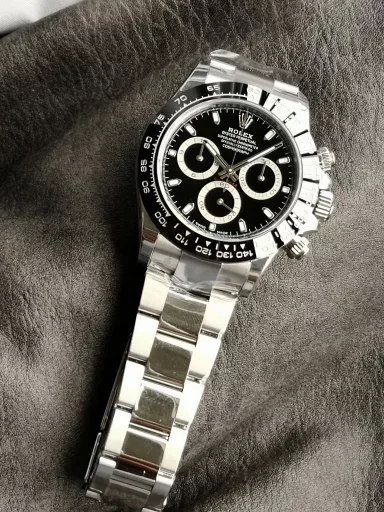 VS limited edition hot recommendation: Rolex Cosmograph Daytona series m116500ln-0001 watch (Panda Daytona), stainless steel case and bracelet, folding clasp; Oyster insurance discount with 5mm easy-adjust link extension system, outer ring black Cerachrom solid ceramic outer ring with tachymeter scale, white panda dial with snail-shaped small seconds dial, equipped with CAL.4130 automatic mechanical chronograph, size: 40 mm.
