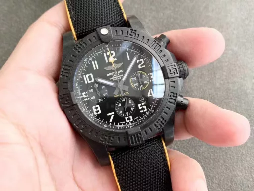 Breitling original one-to-one carbon fiber texture, the ultimate new work. The Breitling Avenger Hurricane series 45mm chronograph was purchased two years ago and disassembled for inspection. After many efforts by the watchmaker, it was finally cracked. It is made of Breitlight® material. Breitlight® is a thermoplastic resin with excellent high temperature resistance. It is a composite of polycarbonate and carbon fiber. The material is 3.3 times lighter than titanium and 5.8 times lighter than stainless steel, but it is stronger and can't be broken! It also has many advantages: scratches, polishing, corrosion resistance, anti-magnetic, anti-allergic, and has a warmer touch than metal, and presents the mottled visual effect of carbon fiber. (The raw materials are purchased in Switzerland, which is hard-won. Don't miss it if you like it) The real thing looks better