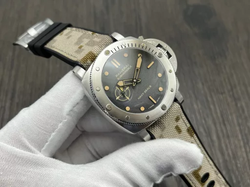 VS New Product Panerai Navy SEAL PAM1513 WatchDiameter 44MMCarbotech Carbon fiber case, 80% lighter than stainless steel.Desert military aesthetic style, camouflage strap with textured carbon fiber is simply amazing!VS masterpiece, welcome all watch friends to appreciate it