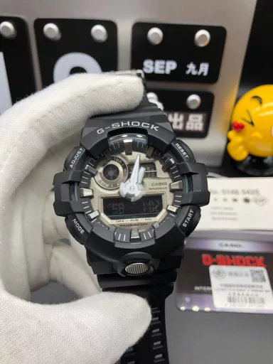 Hot selling GA-710 hand-raise light Casio G-SHOCK--classic shockproof dial design👍In stock and shipped immediately, 45-degree automatic hand-raise light function with strong visual impact🙈LCD liquid crystal display💡Stopwatch speed function accurate to 1/1000 second⌛Shockproof📣Anti-magnetic💥200 meters waterproof🏊48 city time📲Countdown⏳Alarm clock⏰Fully automatic calendar and other powerful functions