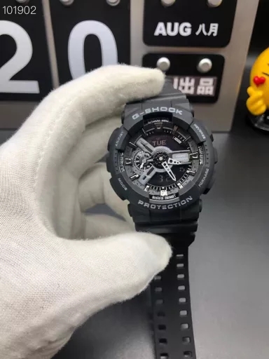 GA-110 Hand-raise Light Casio G-SHOCK--Classic shockproof dial design👍In stock and shipped immediately, 45-degree automatic hand-raise light function with strong visual impact🙈LCD liquid crystal display💡Stopwatch speed function accurate to 1/1000 second⌛Shockproof📣Anti-magnetic💥200 meters waterproof🏊48 city time📲Countdown⏳Alarm clock⏰Fully automatic calendar and other powerful functions
