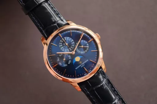 [The thinnest version on the Internet] Mx new product - Vacheron Constantin Patrimony Contemporaine Heritage Series Ultra-thin Perpetual Calendar Watch[Case]: The watch has a diameter of 41mm and a thickness of 9.4mm, which is only 0.03cm different from the thickness of the authentic product, making it the thinnest version on the Internet. The watch has simple lines and smooth contours, adhering to the consistent slimness and elegance of the Heritage Series. It is a 