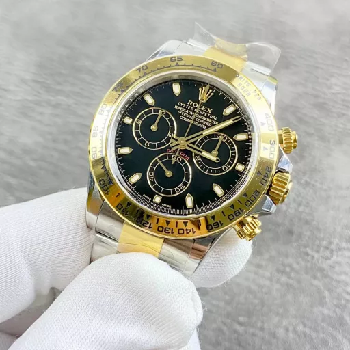 Rolex Cosmograph Daytona series m116503-0004 watch! Gold-plated black face luminous stripe Daytona, equipped with Dandong 4130 movement, 40mm diameter, the middle gold strap part does not leak white, C factory