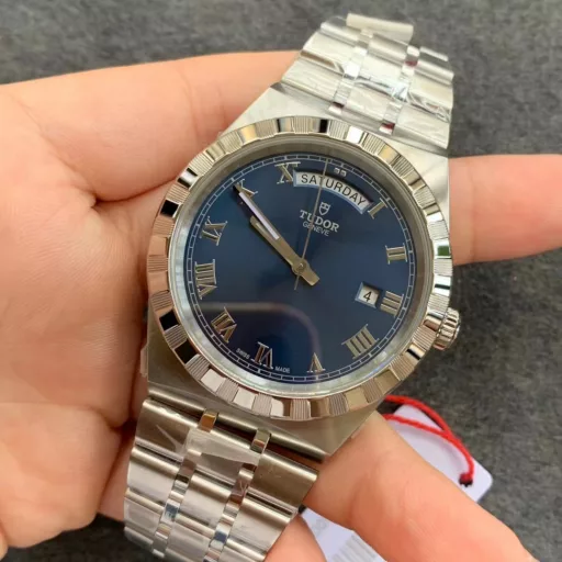 V7 41mm