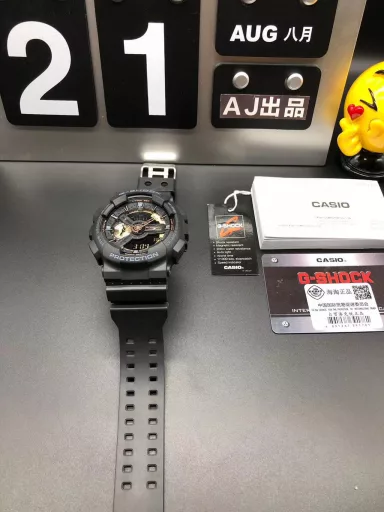 GA-110 Hand-raise Light Casio G-SHOCK--Classic shockproof dial design👍In stock and shipped immediately, 45-degree automatic hand-raise light function with strong visual impact🙈LCD liquid crystal display💡Stopwatch speed function accurate to 1/1000 second⌛Shockproof📣Anti-magnetic💥200 meters waterproof🏊48 city time📲Countdown⏳Alarm clock⏰Fully automatic calendar and other powerful functions