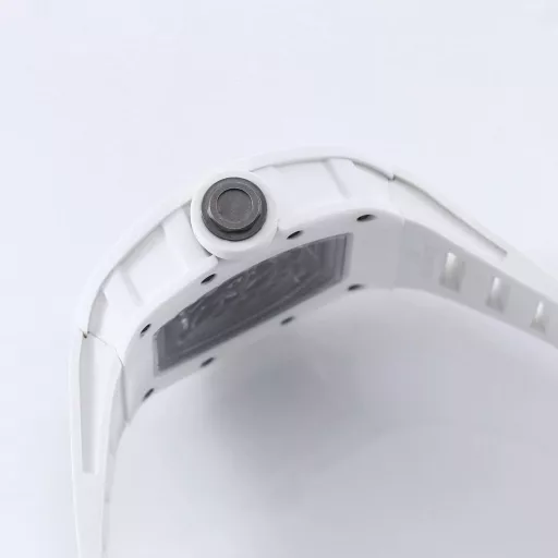BBR RM0551⃣️Case: The white ceramic case is the same as the original. The chamfer details of the case are reduced to be exactly the same as the original, the bottom cover is reduced to see the light, and only the glass sees the light. The details are also one of the most correct versions at present! Upgrade a few details and it looks more like the original.2⃣️Movement: Redevelop the original RMUL2 integrated movement, and the balance wheel of the double barrel movement is clearly visible and moves. Say goodbye to the fake splint movement at first glance!3⃣️Watch diameter: The size is the same as the original 49.90X42.70 mm, and the thickness is 13.5MM4⃣️Watch mirror material: sapphire crystal mirror double anti-glare effect.5⃣️Watch strap material: natural rubber watch strap!6⃣️Watch buckle: original latest version folding buckleRichard Mille not only has exquisite watchmaking craftsmanship and is loyal to the spirit of traditional watches, but also advocates breaking through existing rules and regulations, exploring new heights of watchmaking craftsmanship, and integrating new elements of the new century into traditional craftsmanship. Comfortable, shock-resistant, durable, accurate and lightweight watches have become a 
