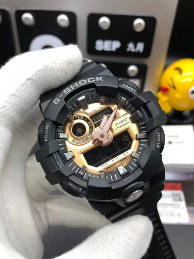 Hot selling GA-710 hand-raise light Casio G-SHOCK--classic shockproof dial design👍In stock and shipped immediately, 45-degree automatic hand-raise light function with strong visual impact🙈LCD liquid crystal display💡Stopwatch speed function accurate to 1/1000 second⌛Shockproof📣Anti-magnetic💥200 meters waterproof🏊48 city time📲Countdown⏳Alarm clock⏰Fully automatic calendar and other powerful functions