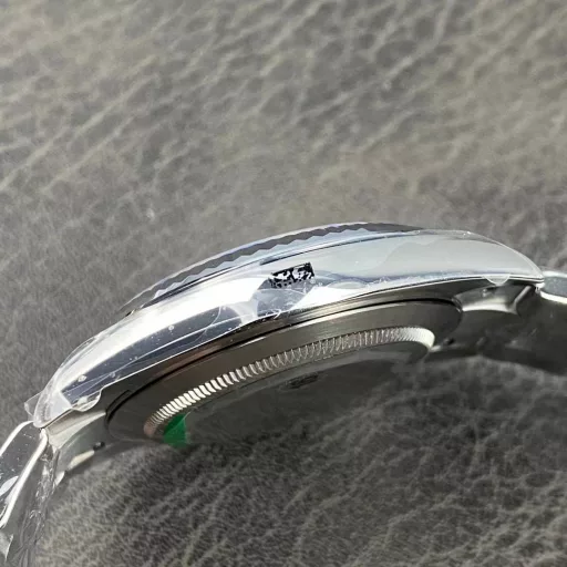 VS Rolex Datejust 41mm is equipped with 3235 movement, the quality is so stable that it can be truly once and for all.