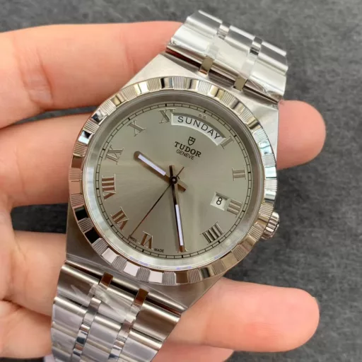 V7 41mm