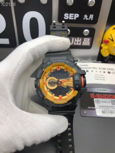 GA-400 hand-raise light Casio G-SHOCK--classic shockproof dial design👍In stock and shipped immediately, 45-degree automatic hand-raise light function with strong visual impact🙈LCD liquid crystal display💡Stopwatch speed function accurate to 1/1000 second⌛Shockproof📣Anti-magnetic💥200 meters waterproof🏊48 city time📲Countdown⏳Alarm clock⏰Fully automatic calendar and other powerful functions
