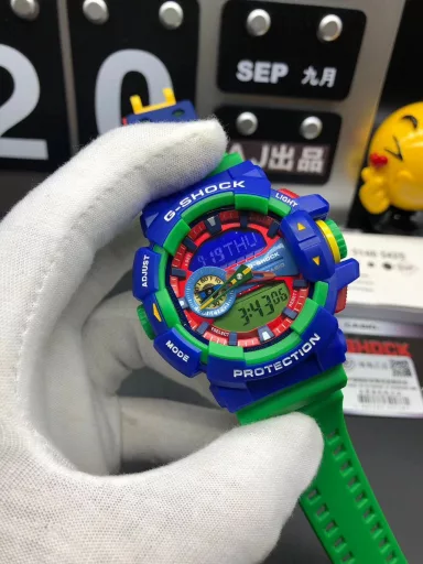 GA-400 hand-raise light Casio G-SHOCK--classic shockproof dial design👍In stock and shipped immediately, 45-degree automatic hand-raise light function with strong visual impact🙈LCD liquid crystal display💡Stopwatch speed function accurate to 1/1000 second⌛Shockproof📣Anti-magnetic💥200 meters waterproof🏊48 city time📲Countdown⏳Alarm clock⏰Fully automatic calendar and other powerful functions