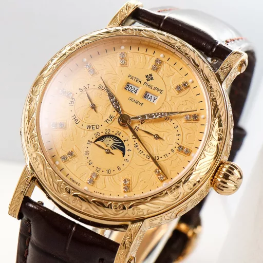 [Iron strokes and silver hooks, vigorous and powerful] High-value new products, simple. Retro. Exquisite craftsmanship!The best collection of the year - Patek Philippe Classic Super Complex Multifunctional Perpetual Calendar Function Watch. The team spent more than two years to carefully design, regardless of cost, dare to be the first, strive for perfection, overcome many difficulties, break through multiple technical bottlenecks, the movement model is CH 29-535 upgraded version, stable quality! [Strap] Classic Italian calfskin strap, clear texture, good texture. Paired with the top Patek Philippe lantern buckle on the market, universal original without pressure.The elegant Calatrava carved case is very individual, and the 42mm diameter is suitable for the size of the average male wrist, consistent with the counter, very business and casual.