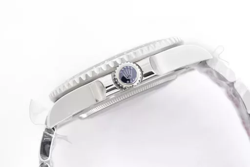 EW2022 new product, Greenwich left-handed Sprite bezel① Exclusively customized 3186 movement, can adjust the hour hand, can adjust the calendar by the hour hand, restore all the original functions, stable and reliable quality;② Bezel: high-tech integrated ceramic outer bezel, with platinum font;③ Case: size and thickness are consistent with the original, thickness is only 12.5;④ Lettering: top Swiss ice blue luminous, polished letter nails, color matching;⑤ Glass: sapphire glass with 2.5 times magnifying glass effect, transparent glass;⑥ Steel strap: 904 stainless steel strap, each strap fits perfectly with the lugs, giving the wrist the highest comfort;EW products must be fine products, and every extreme detail is the sincerity of the EW factory's ingenuity development;
