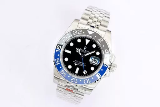 EW's most powerful Rolex Oyster Perpetual GMT-Master 40 series① Exclusively customized 3186 movement, can adjust the hour hand, can adjust the calendar by the hour hand, restore all the original functions, stable and reliable quality;② Bezel: high-tech integrated ceramic outer bezel, with platinum font; (upgraded red and blue bezel, the color is almost the same as the original)③ Case: the size and thickness are the same as the original, the thickness is only 12.5;④ Lettering: top Swiss ice blue luminous, polished letter nails, color matching;⑤ Glass: sapphire glass with 2.5 times magnifying glass effect, transparent glass;⑥ Steel strap: 904 stainless steel strap, each strap fits perfectly with the lugs, giving the wrist the highest comfort;EW products must be fine products, and every extreme detail is the sincerity of the EW factory's ingenuity development;