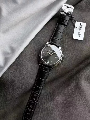 The new Panerai Lumino Dur series PAM01250 watch, stainless steel case with black Italian imported calfskin strap, sapphire crystal glass, carbon black, sun radiation pattern, with luminous Arabic numerals and hour markers. Date display at 3 o'clock, small seconds at 9 o'clock. Equipped with Cal.P.9000 automatic mechanical movement, size: 42 mm.