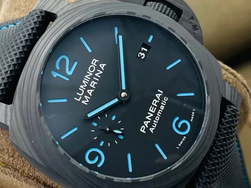 PANERAI SUBMERSIBLE automatic mechanical diving watch PAM00979 PAM979 VS979 979 CARBOTECH carbon fiber case, diving countdown bezel, sapphire mirror, insurance bridge crown, depicting the image of Italian Navy frogman commandos, titanium PVD black bottom cover, carbon fiber dial, super strong two-color luminous, minute hand and bezel luminous point blue luminous for diving oxygen countdown, P.9010 movement, hour hand quick adjustment, reversible calendar, diving retractable rubber strap, titanium PVD black pin buckle, diameter 47mm, VS factory product