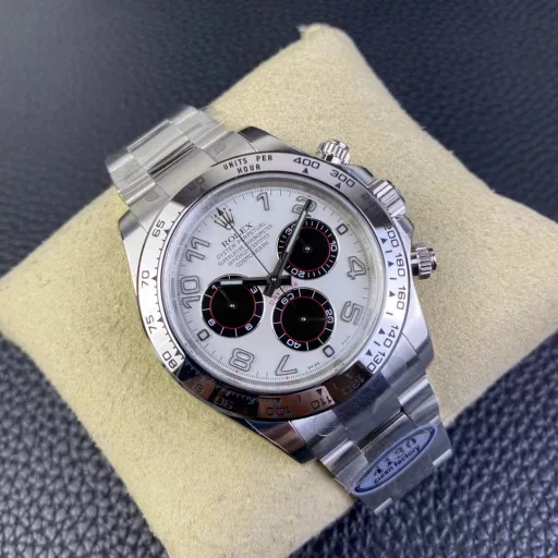Clean/C factory 116508 full gold ivory face Daytona 1. This time we launched the full gold DaytonaEnamel black face dial with 0 color difference, diamonds use flat moissanite, the fire effect is no less than real diamonds, not inferior zircon.The dial part also uses 3-section splicing particles, all parts are electroplated.The font thickness of the bezel part, and most importantly, the black oil filling is the same as the original, with a matte texture. This is also the only one that has done it, and the detailed pictures will be posted later for comparison. For more details, you can look at the true and false comparison pictures carefully