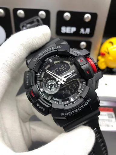 GA-400 hand-raise light Casio G-SHOCK--classic shockproof dial design👍In stock and shipped immediately, 45-degree automatic hand-raise light function with strong visual impact🙈LCD liquid crystal display💡Stopwatch speed function accurate to 1/1000 second⌛Shockproof📣Anti-magnetic💥200 meters waterproof🏊48 city time📲Countdown⏳Alarm clock⏰Fully automatic calendar and other powerful functions