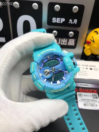 GA-400 hand-raise light Casio G-SHOCK--classic shockproof dial design👍In stock and shipped immediately, 45-degree automatic hand-raise light function with strong visual impact🙈LCD liquid crystal display💡Stopwatch speed function accurate to 1/1000 second⌛Shockproof📣Anti-magnetic💥200 meters waterproof🏊48 city time📲Countdown⏳Alarm clock⏰Fully automatic calendar and other powerful functions