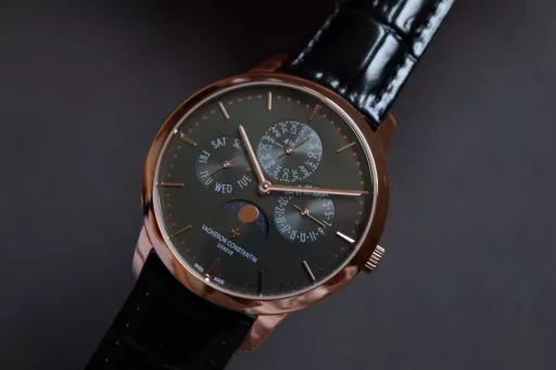 [The thinnest version on the Internet] Mx new product - Vacheron Constantin Patrimony Contemporaine Heritage Series Ultra-thin Perpetual Calendar Watch[Case]: The watch has a diameter of 41mm and a thickness of 9.4mm, which is only 0.03cm different from the thickness of the authentic product, making it the thinnest version on the Internet. The watch has simple lines and smooth contours, adhering to the consistent slimness and elegance of the Heritage Series. It is a 